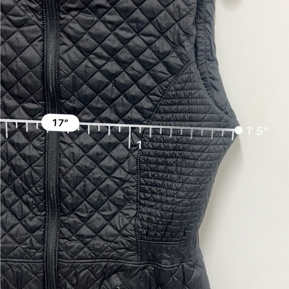 The North Face Quilted Zip Vest with elastic waistband and zipper pockets size M - Picture 13 of 15